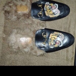 Gucci Black Leather Loafers with Tiger Design